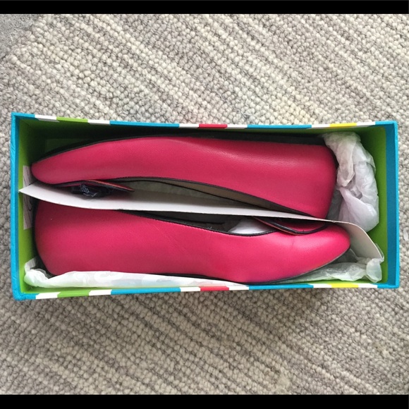 C. Wonder gorgeous pink loafers with navy trim and tassel - Picture 2 of 16